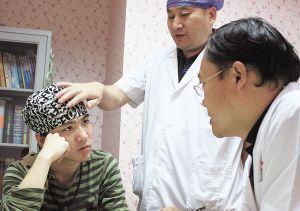 Meng Zhichao, who was 14-year-old bald, had more than 300 stitches and ...