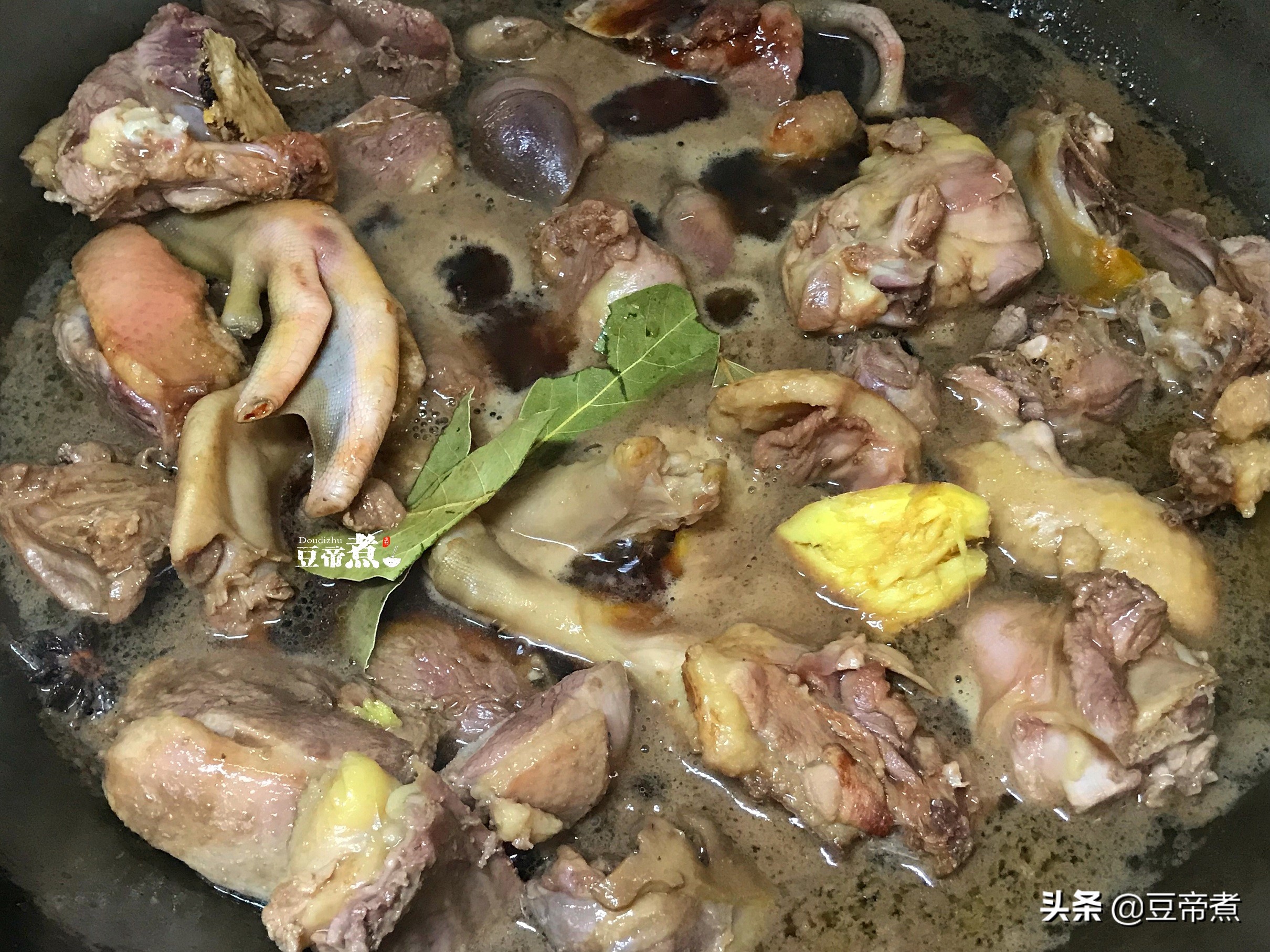 鸭子不要再炖汤了，用啤酒卤出好滋味，我家隔三差五就做吃，特赞