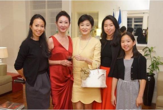 看看林青霞的三个女儿，再看看钟丽缇的三个女