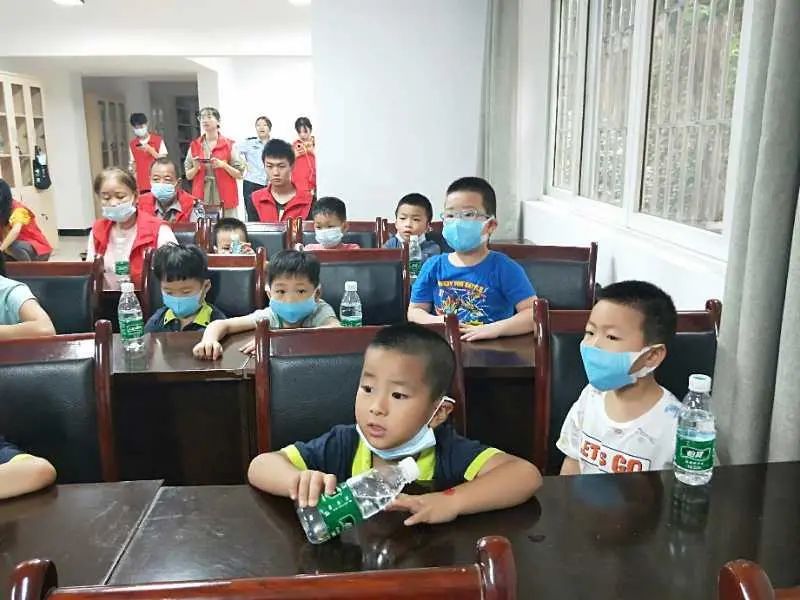 重庆|渝中警讯丨渝中交巡警支队开展青少年暑期交通安全活动