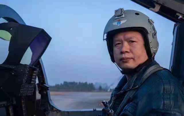 China's bubble cockpit design is exposed, and the J-10C cockpit is ...
