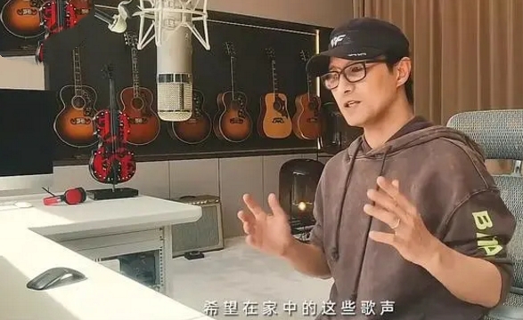 汪峰章子怡小儿子照片曝光，肉乎乎超可爱，父子合照温馨太有爱