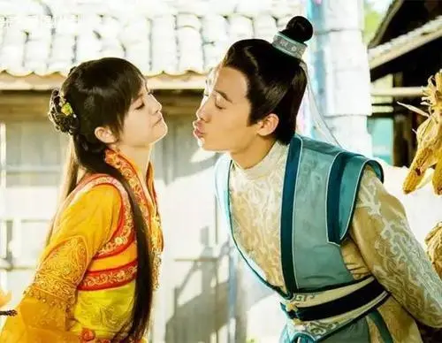 杨幂为马天宇庆生，都34岁了谁都带不红？娱乐圈