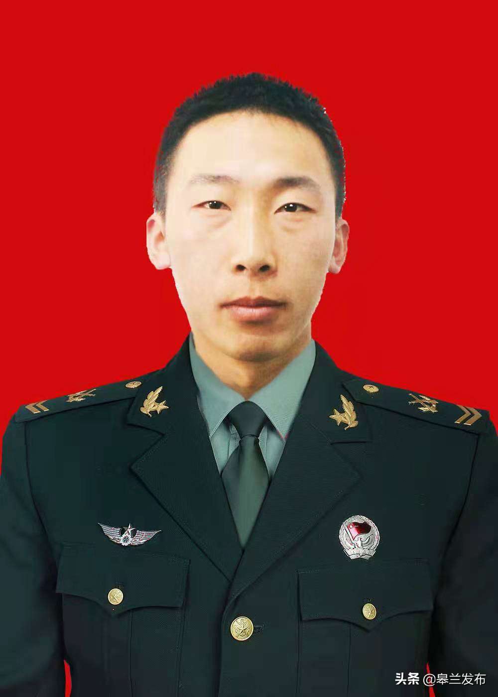 县石洞镇东湾村人,2012年12月入伍,在中国人民解放军31658部队服役,在