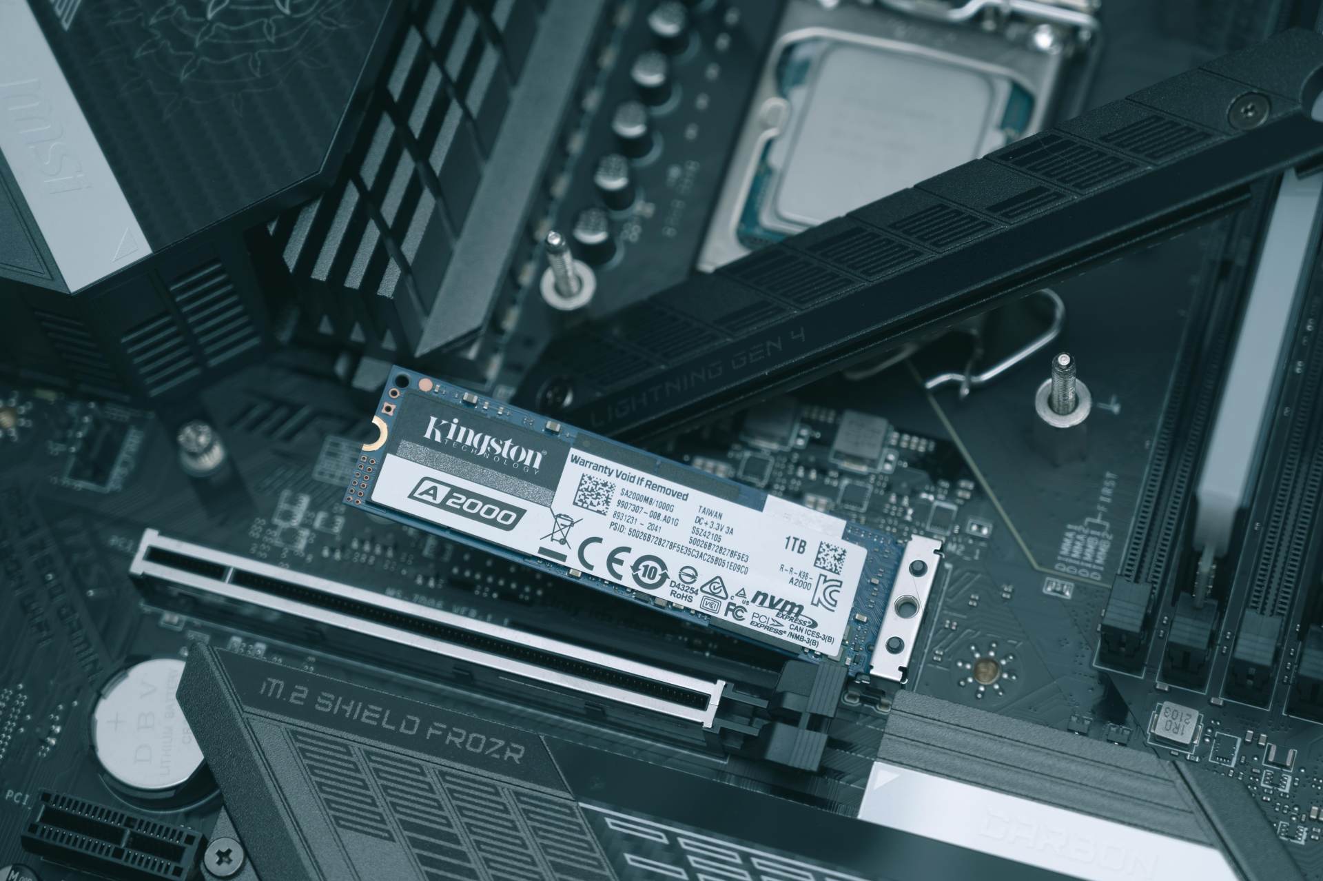 视觉设计的领跑者，不跟随的设计，微星Z590暗黑版上手体验