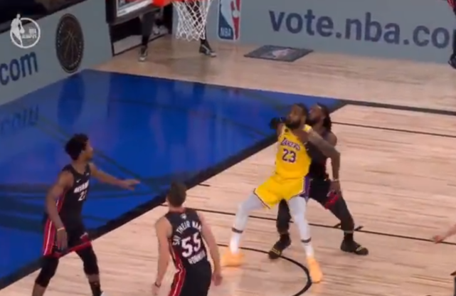 開場夢遊下半場爆發！詹姆斯砍28分不停被撂倒，對手頻頻大動作犯規也攔不住！（影）-黑特籃球-NBA新聞影音圖片分享社區