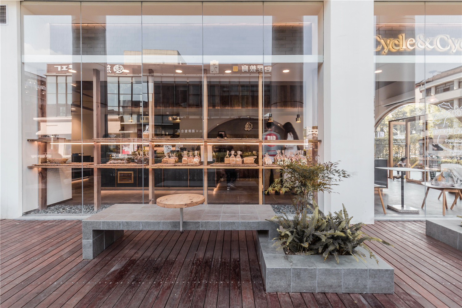 合肥面包店装修 温暖的日系面包店 在暖调里感受奶油面包的香味