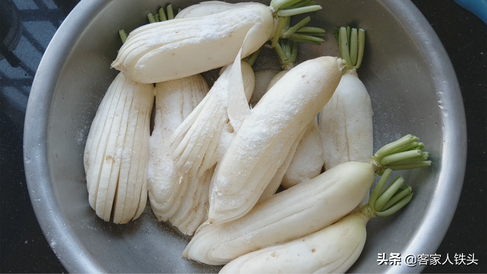 客家人百吃不膩的蘿蔔吃法，傳統味口感好，酸辣爽口好吃到不想停
