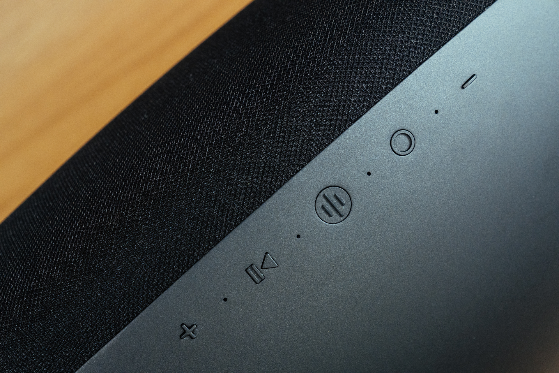 Classic inheritance, Zeppelin comes from the wind B&W Zeppelin 5