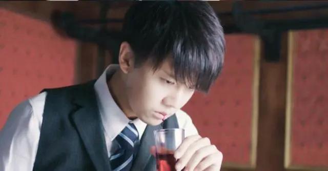 《暮白首》官宣定档，男一号任嘉伦发博有“内