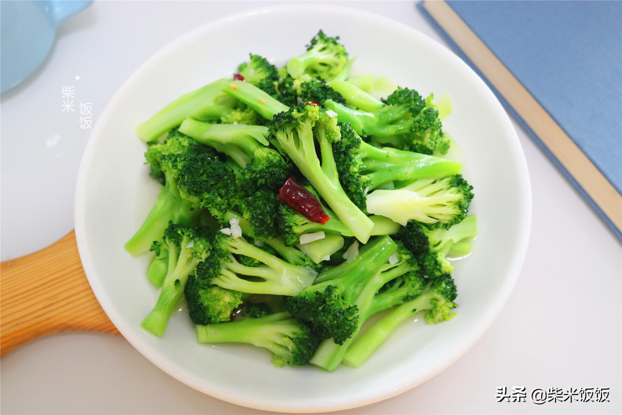 西兰花好不好吃？试试这做法，只用4种调味料，脆嫩爽口吃不够