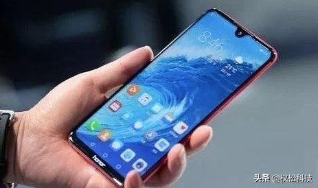 华为公司荣耀20新手机曝出，麒麟980加水滴屏打造出新特性旗舰级！