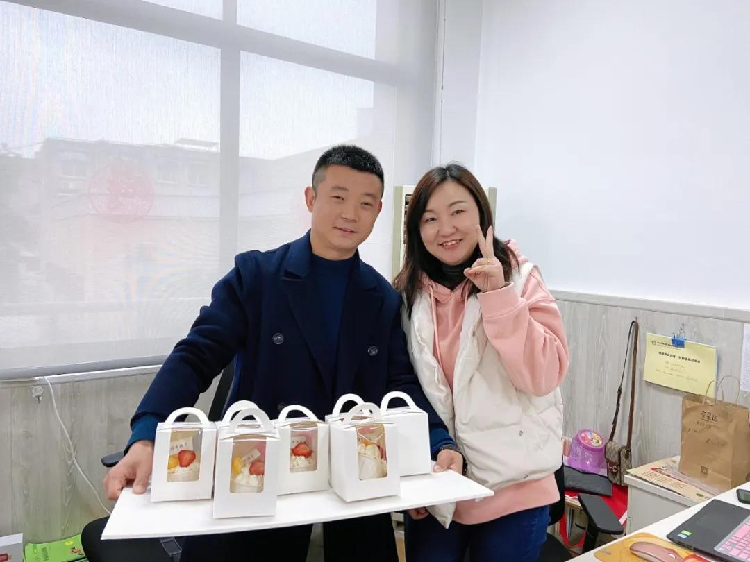 成都市华阳中学附属小学举行“三八妇女节”庆祝活动