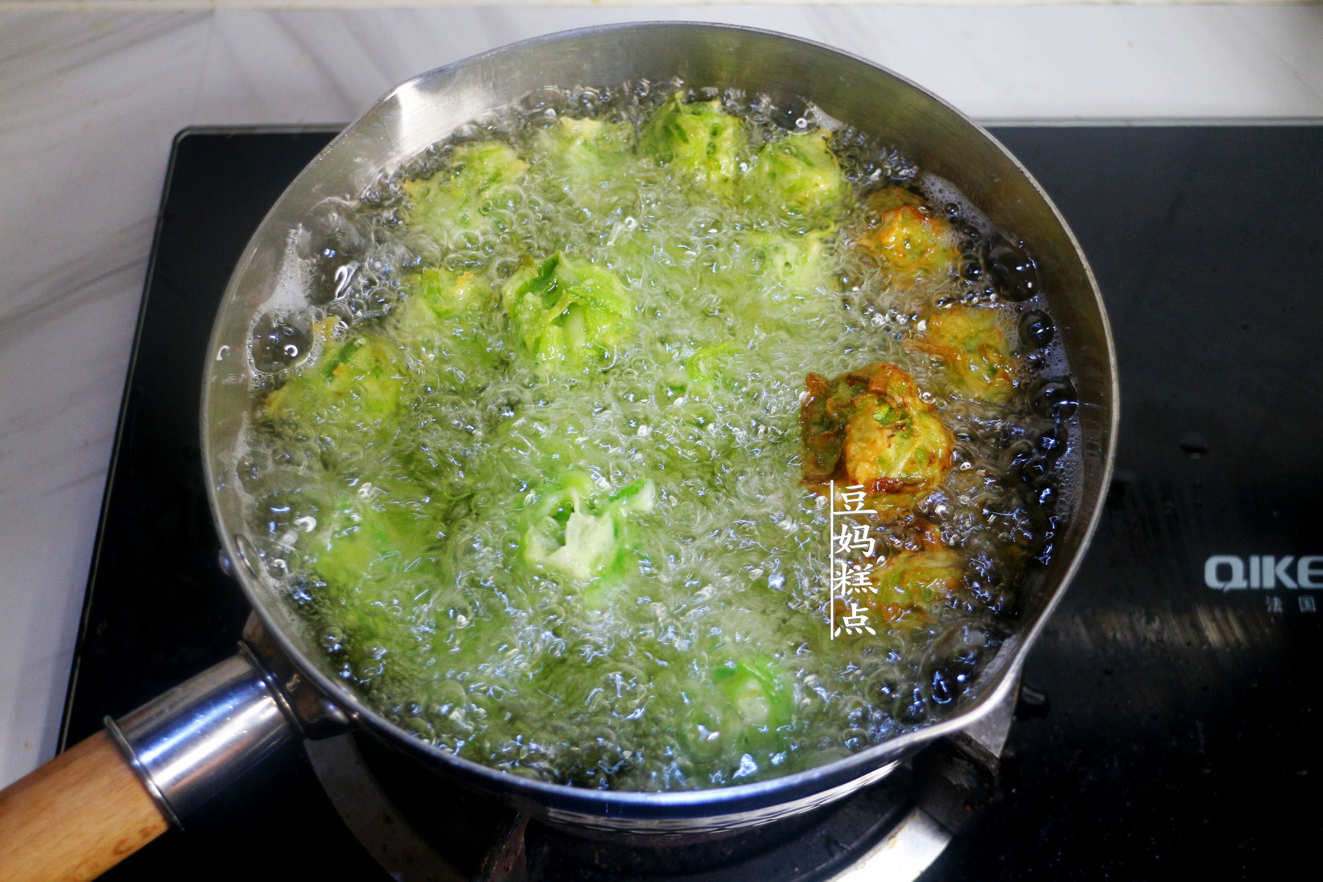 快立冬了，炸蘿蔔丸子，掌握3個小技巧，丸子香氣十足特好吃