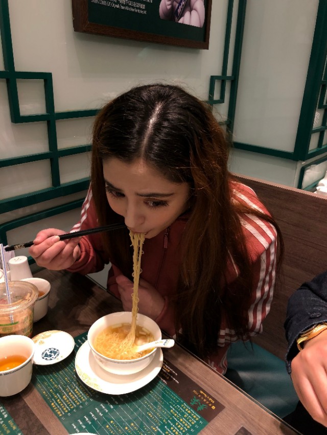 女星身材失控，脸变圆，为演戏努力减肥，她经历了什么？