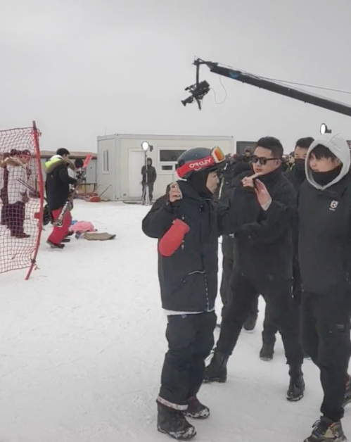 Gu Nailiang records put together art to be pointed to to be occupied, staff member and tourist have conflict, rage is pushed each other