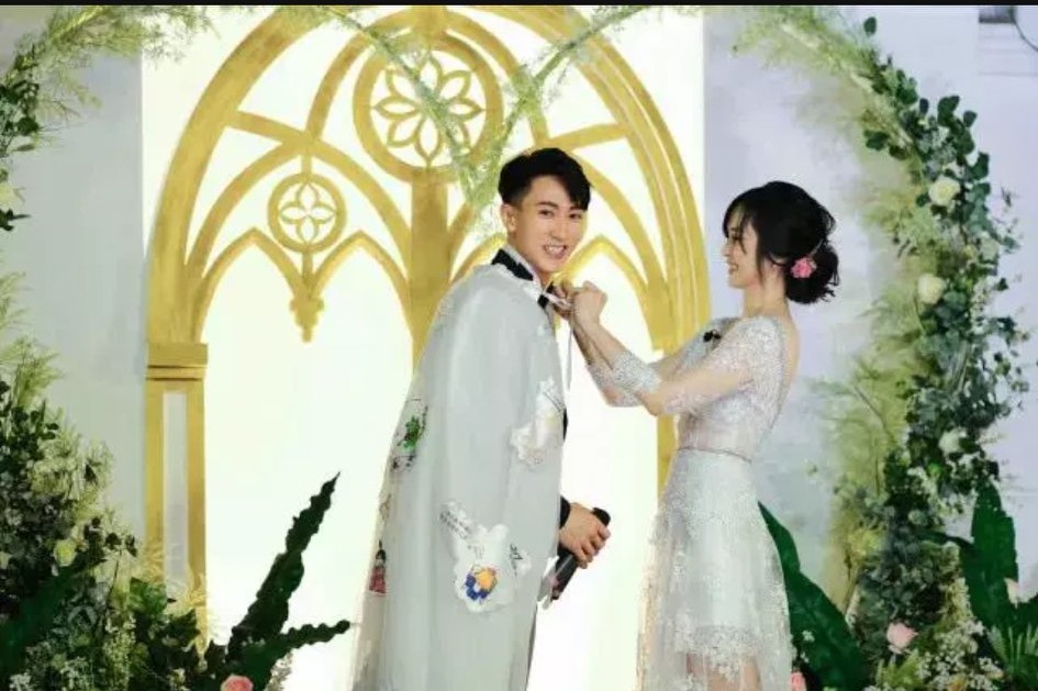 红的时候把老婆藏起来，不红了就带老婆出来作秀，这明星太假了！