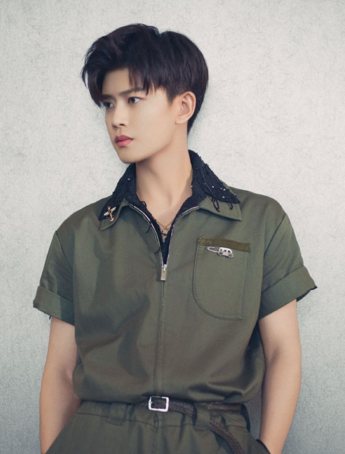 Ren Jialun is ineffable " lie gun " , hair statement denies off the rails groundless allegation, chun Wancai showing a body discharges warm heart to protect pink