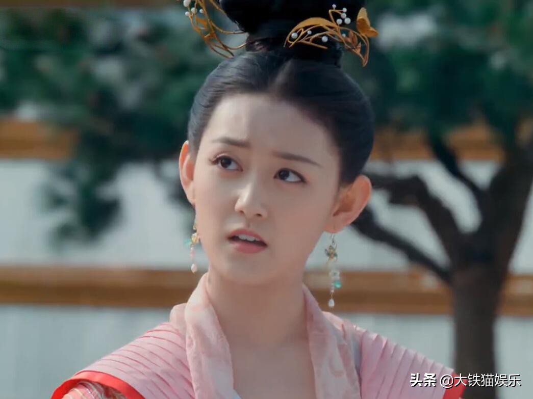 同一部剧中，当女配和女主造型一样，就很考验