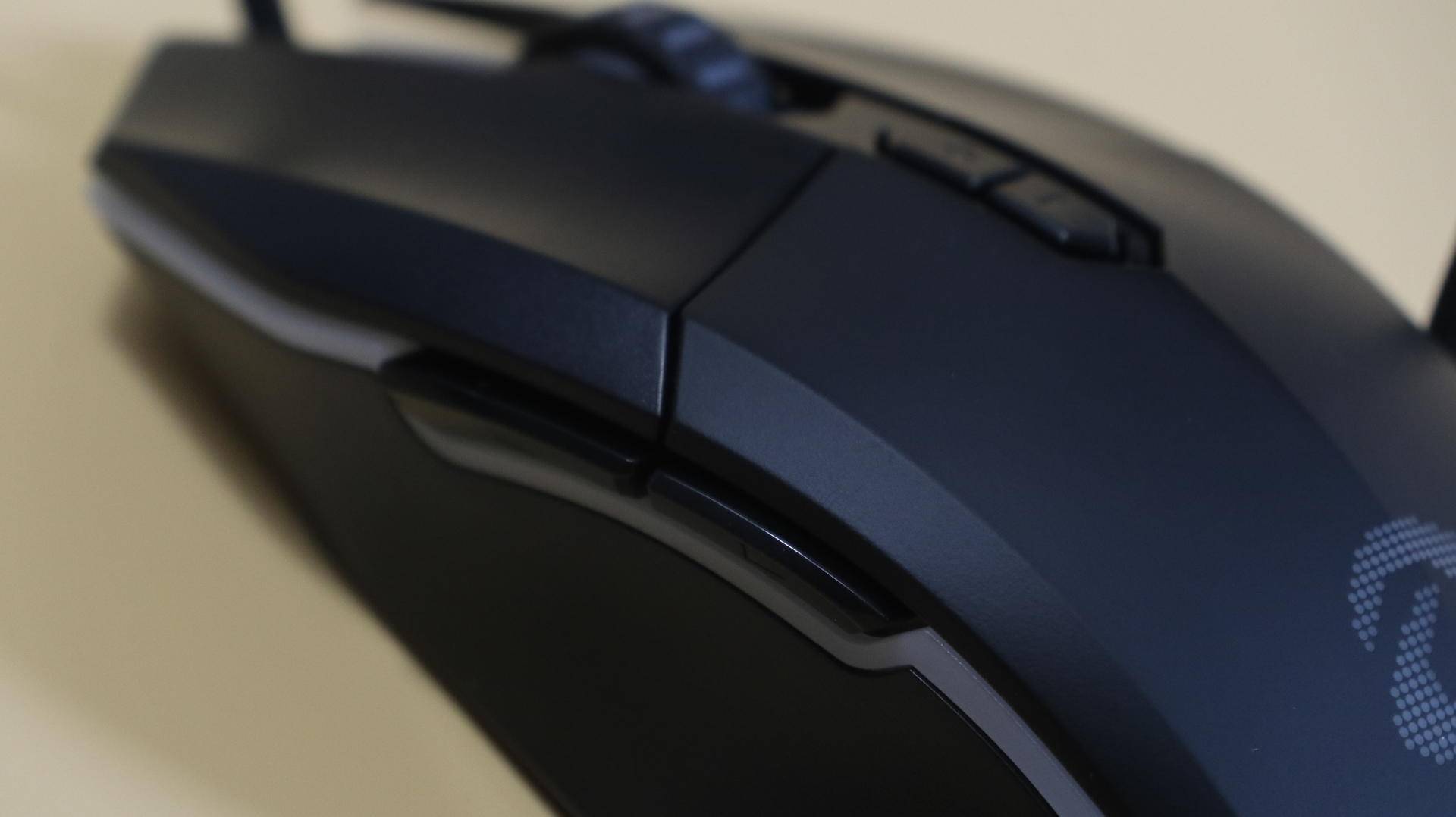 手感好，还很轻。体验达尔优牧马人EM910轻量化鼠标