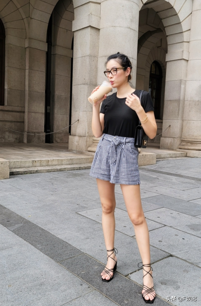 陈豪放假与老婆子女度假享受家庭乐 当摄影师为太太拍下很多美照