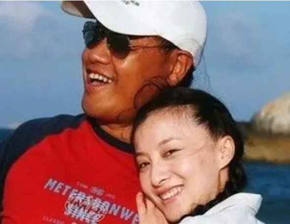 “可云”徐露：巅峰期退隐，嫁大7岁男友，46岁