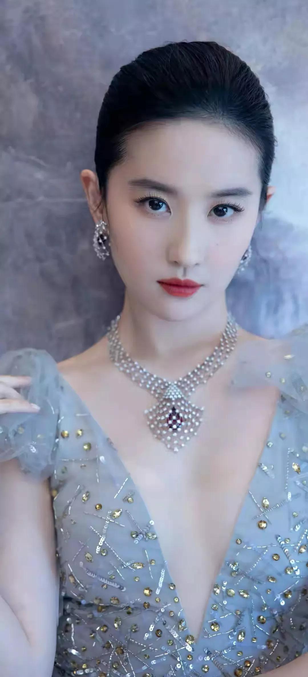 Fifty pictures of the fairy sister Liu Yifei - iNEWS