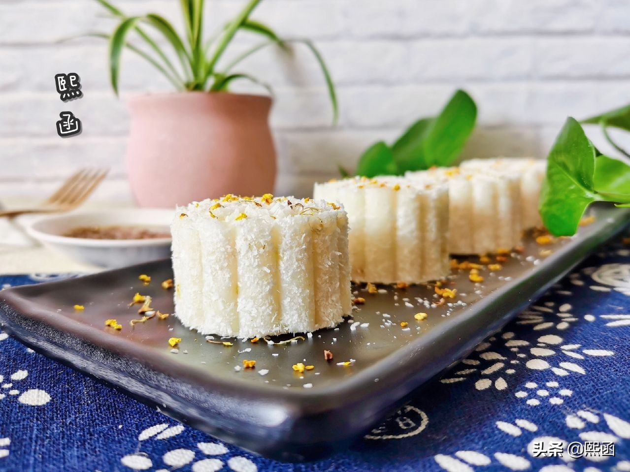 After autumn, eating yam is the most nourishing. Add a handful of sweet-scented osmanthus to make cakes. A bite is sweet and not greasy.