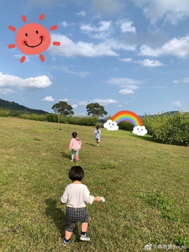 王力宏带妻子饭局闷头只顾吃，娇妻李靓蕾温柔大方，生三胎身材好