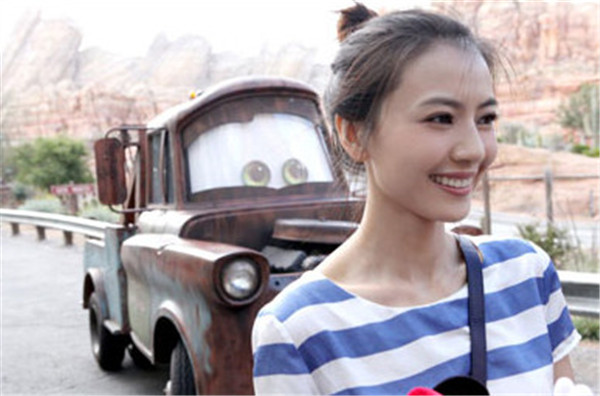 女神高圆圆生图曝光，披发回眸太惊艳，网友却一直cue秦霄贤