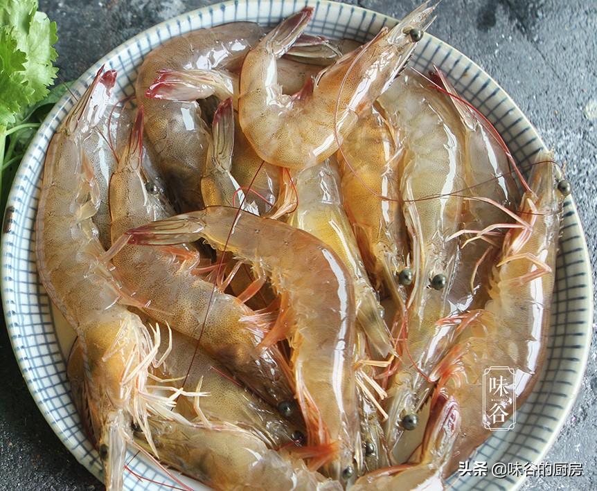 買蝦時，看到這4種，不管多便宜都別買，老漁民：從不給家人吃
