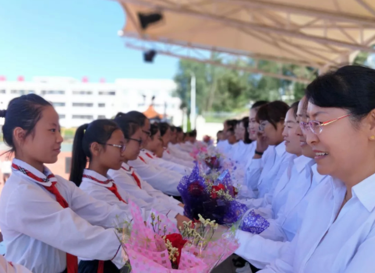 有人提议取消“教师节”，获得老师一致赞同，