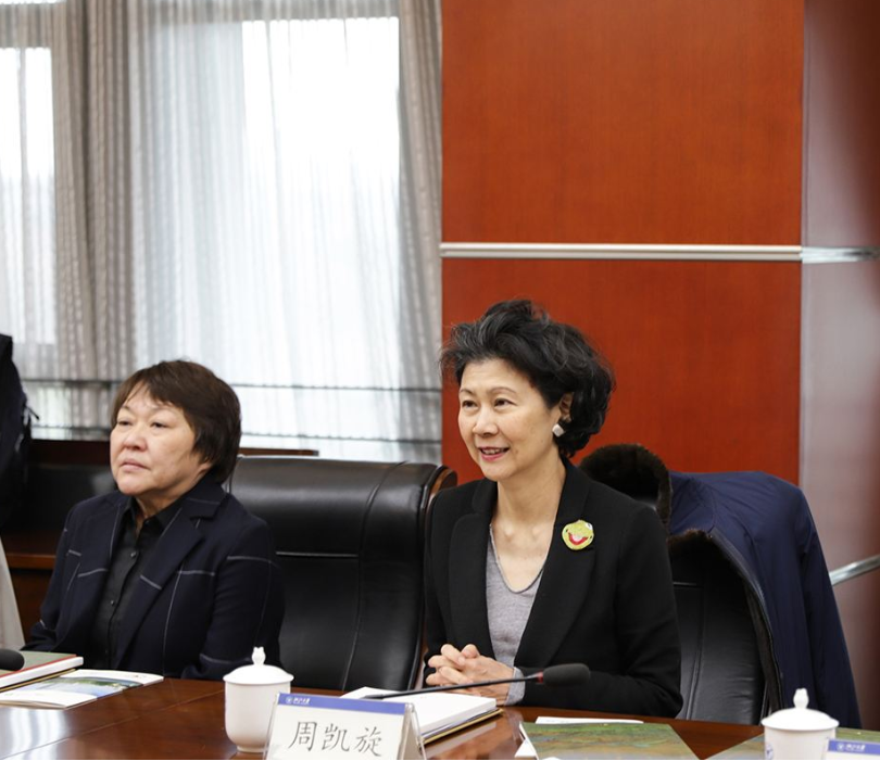 李嘉诚一生背后的文将武将，有人年薪10亿，有人