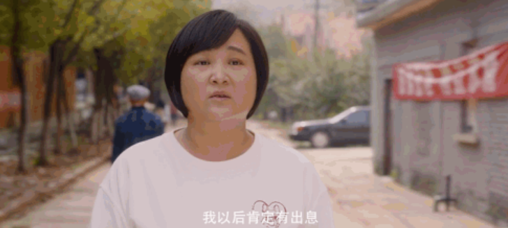 贾玲和逝世妈妈合照曝光，李焕英露庐山真面目，网友：妈妈好爱笑