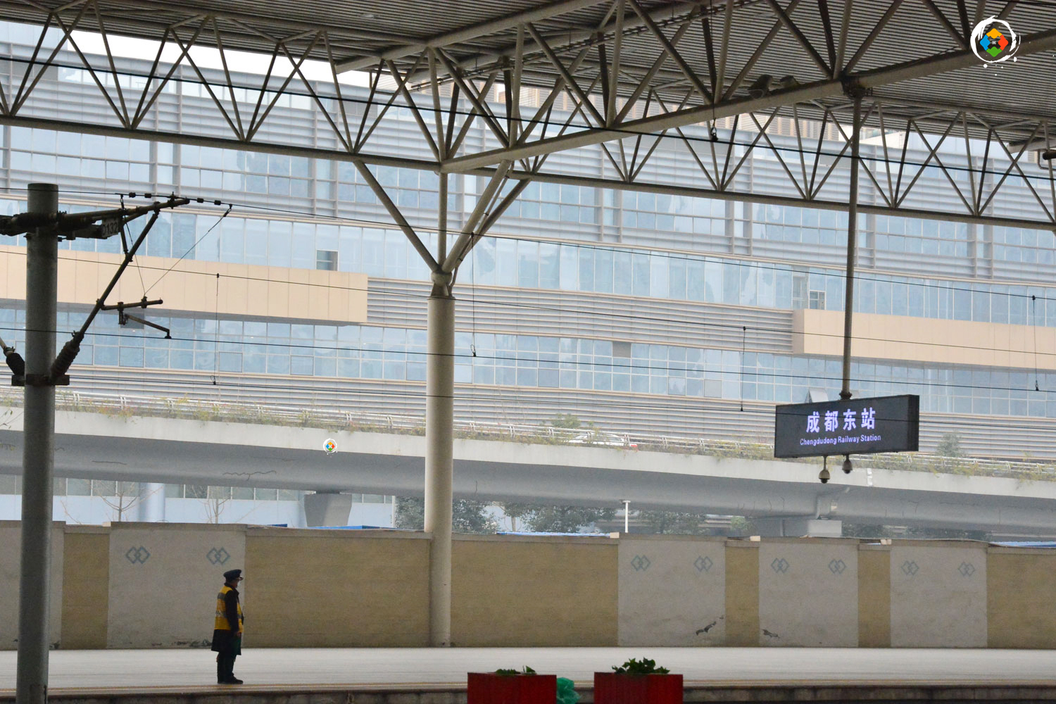 成渝铁路发展历程：普通列车到高铁，票价飙升，最快1小时就能到