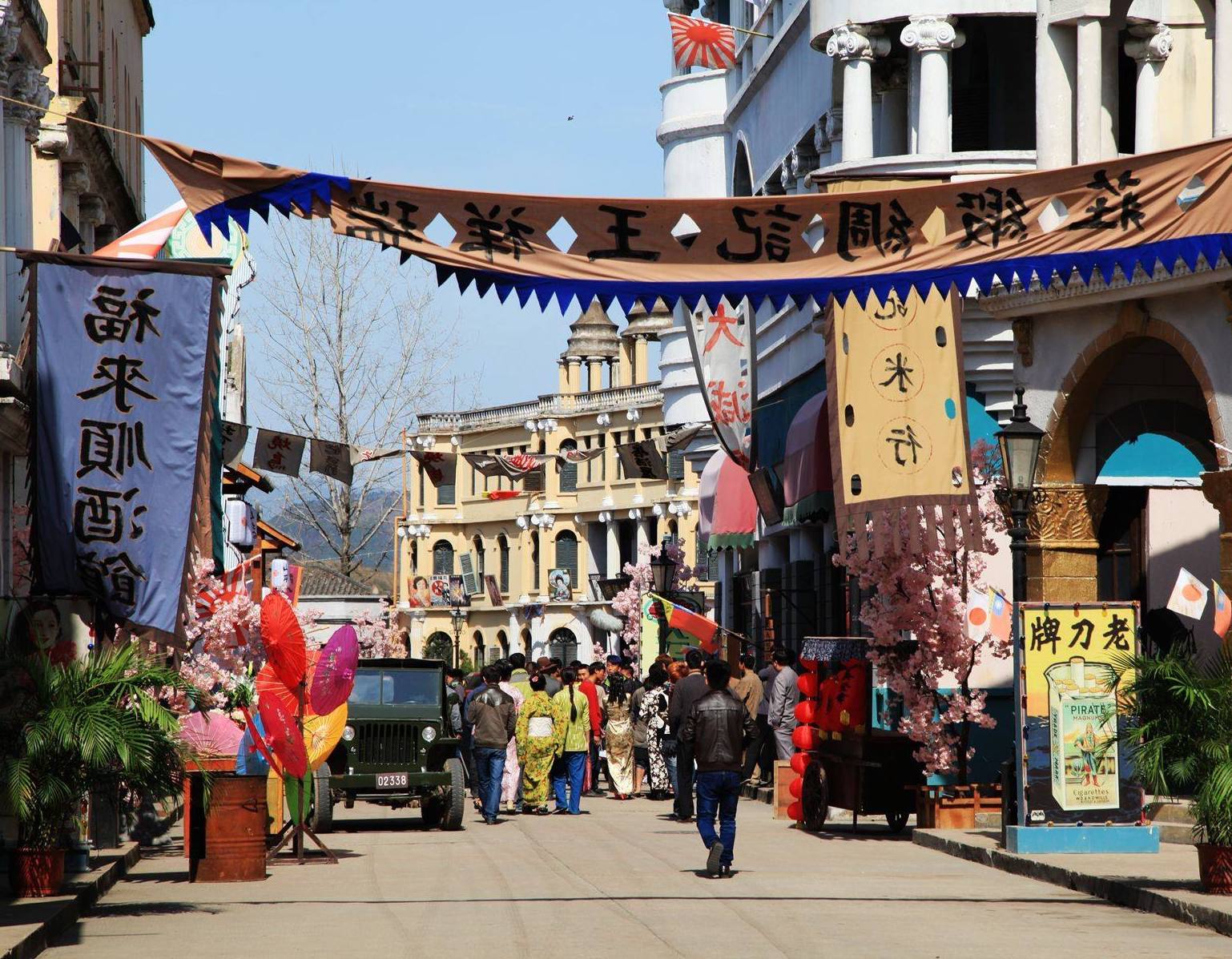 王宝强蹲守北影厂一夜走红变明星，横店影视城