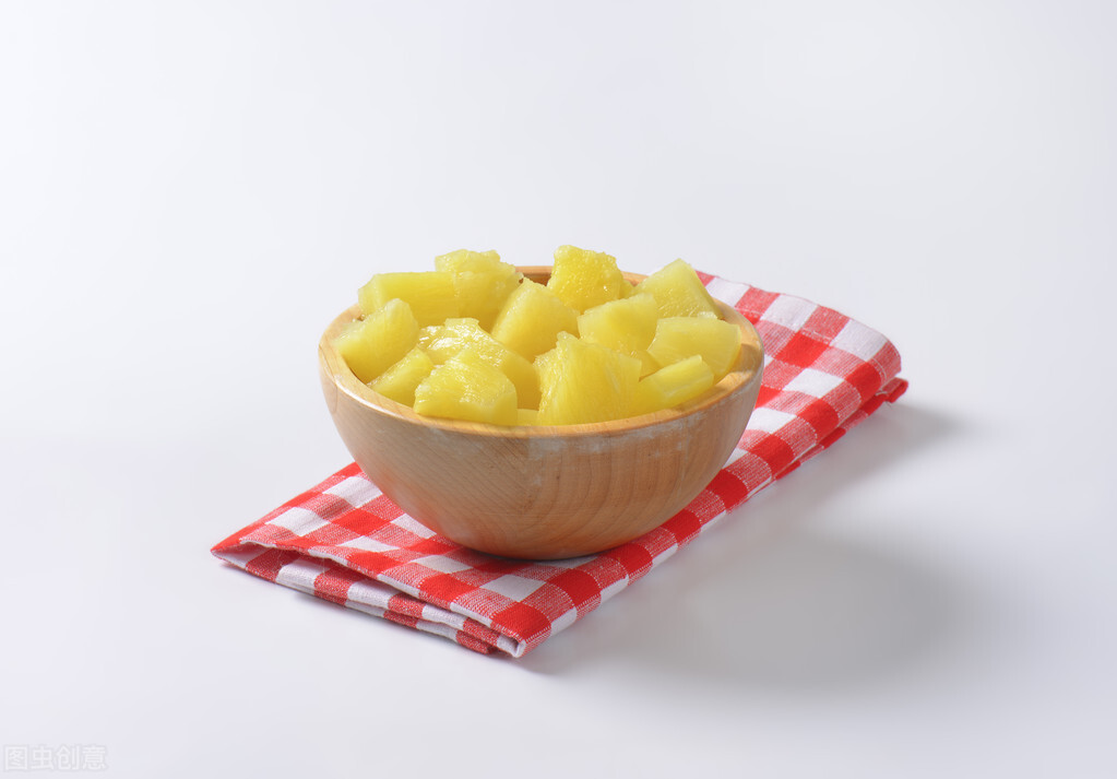 There may be more than one reason to soak in salt water before eating