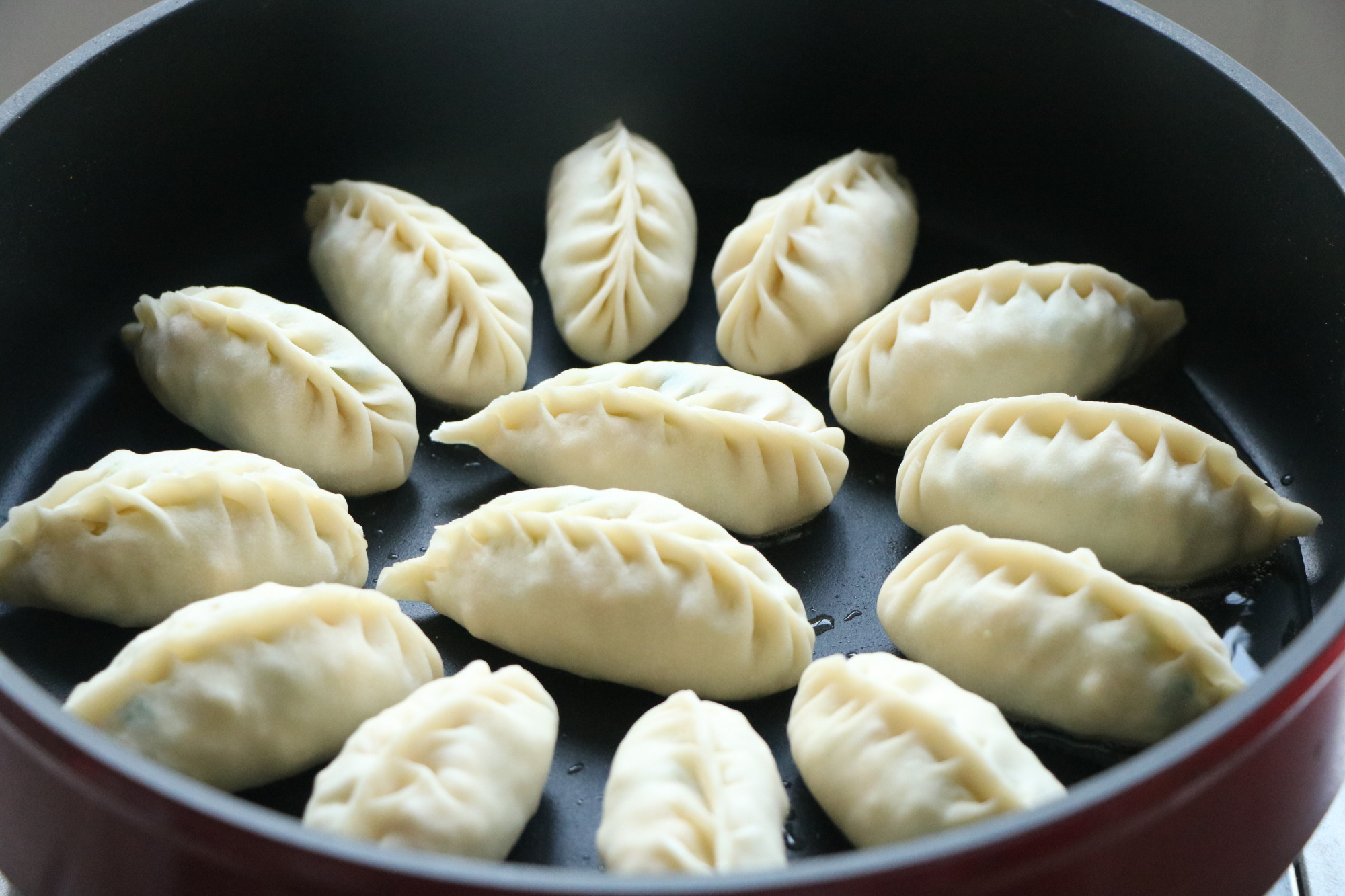 包菜還可以這樣吃，皮薄餡大，金黃酥脆，一人吃一盤都不膩，香