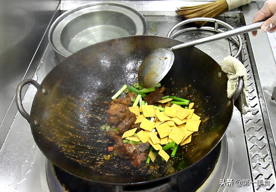 圖片[13]-大廚教你風(fēng)味大排新吃法 全家人都愛吃-起舞食譜網(wǎng)