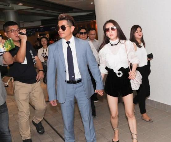 方媛晒两女儿萌照庆六一，姐姐比妹妹高半头，