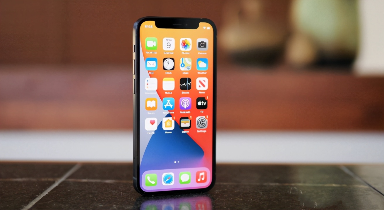苹果亮剑，iPhone12跌至“新低价”，网友：幸福来得突然