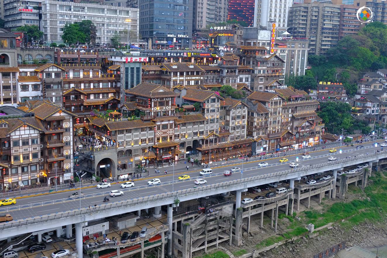 重庆洪崖洞开始形象包装，2个月没有外墙灯饰，游客还会去吗？