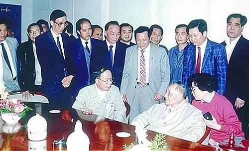对此,潘宁对外界并没有解释,他迅速移民加拿大,并与科龙约法三章:不