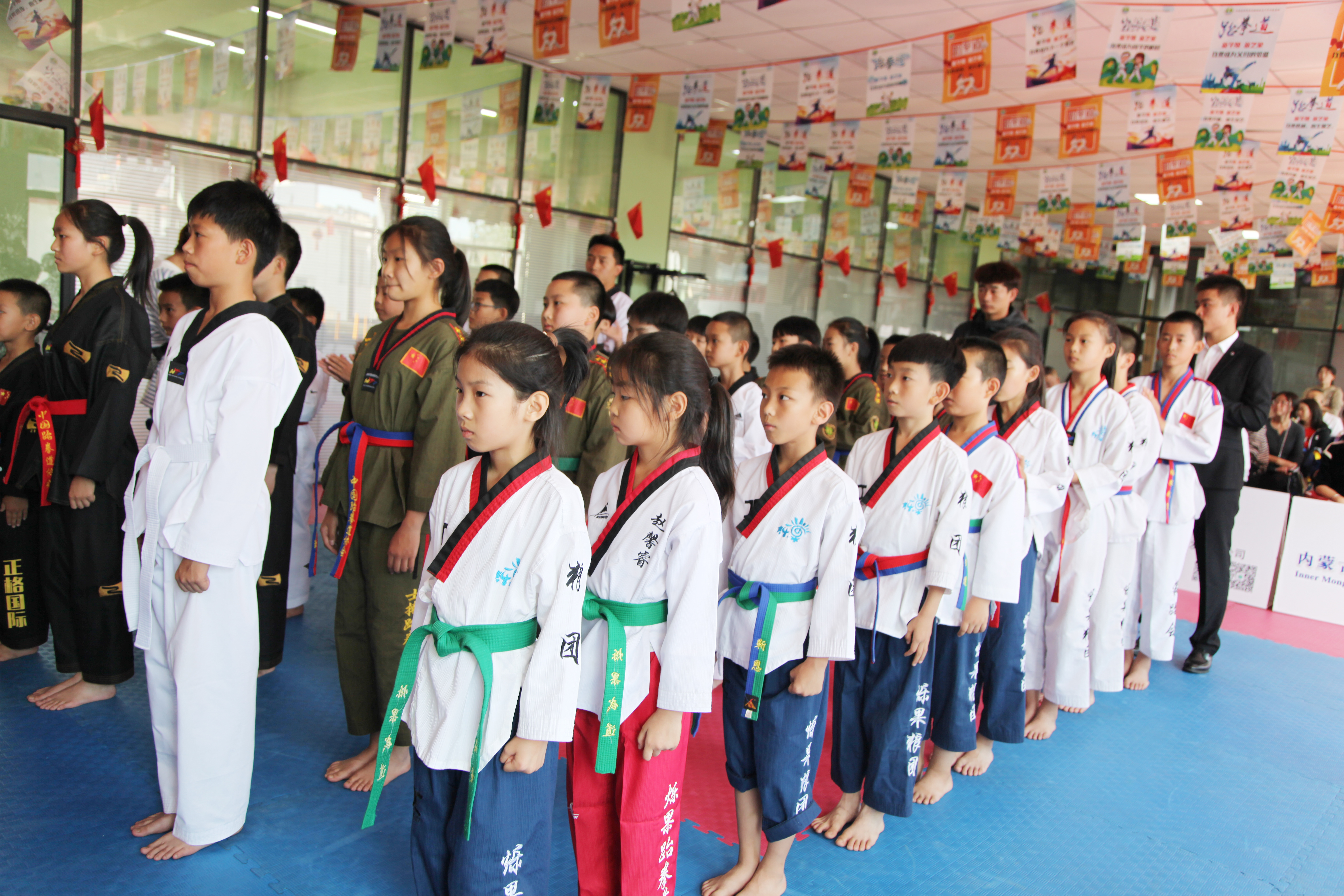 跆拳道|第二届内蒙古青少年体育夏令营暨跆拳道俱乐部联赛开赛 场面扣人心弦
