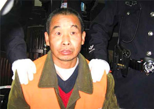 7·14汉阴特大杀人案：因怀疑妻子不忠，在道观连杀10人，留下血字