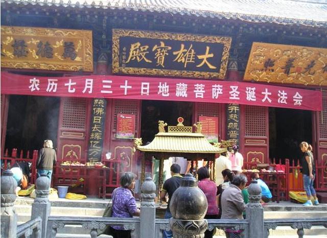 1000年后，嵩山大法王寺现肉身佛像，为何吸引大