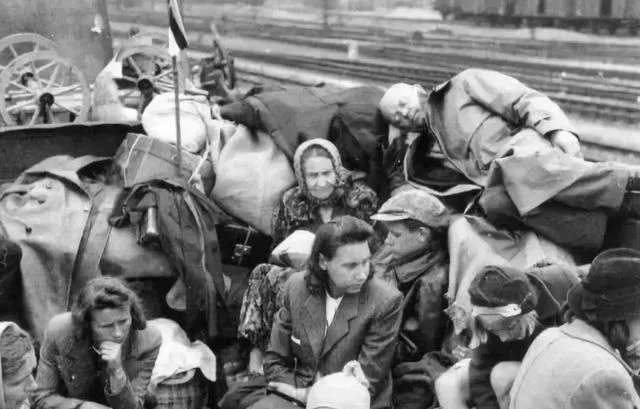 我们都知道苏军攻陷柏林后奸淫掳掠，那英美呢