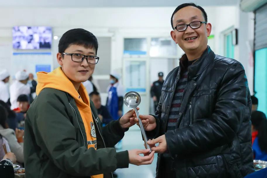 老师，您笑起来真好看——记双流区金桥小学“三八”妇女节活动