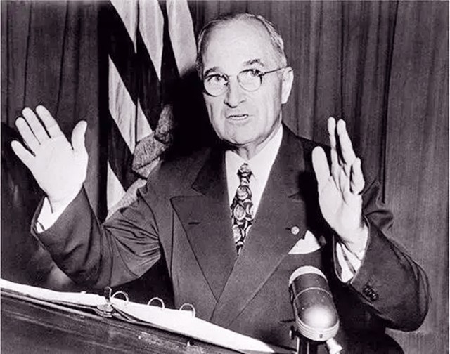 1975�꣬����ʯȥ������Ϣһ������������ý�嶼��α�����