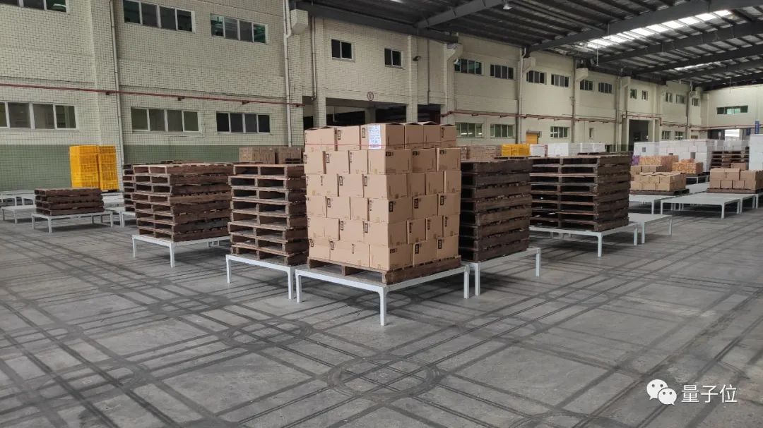 25台机器人=18名搬运工，我在徐福记工厂围观旷视河图落地